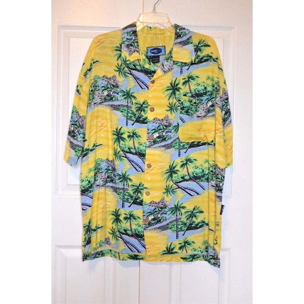 Pacific Blue Men's Yellow Hawaiian Button Down Shirt Size L w/ Island Palm Trees